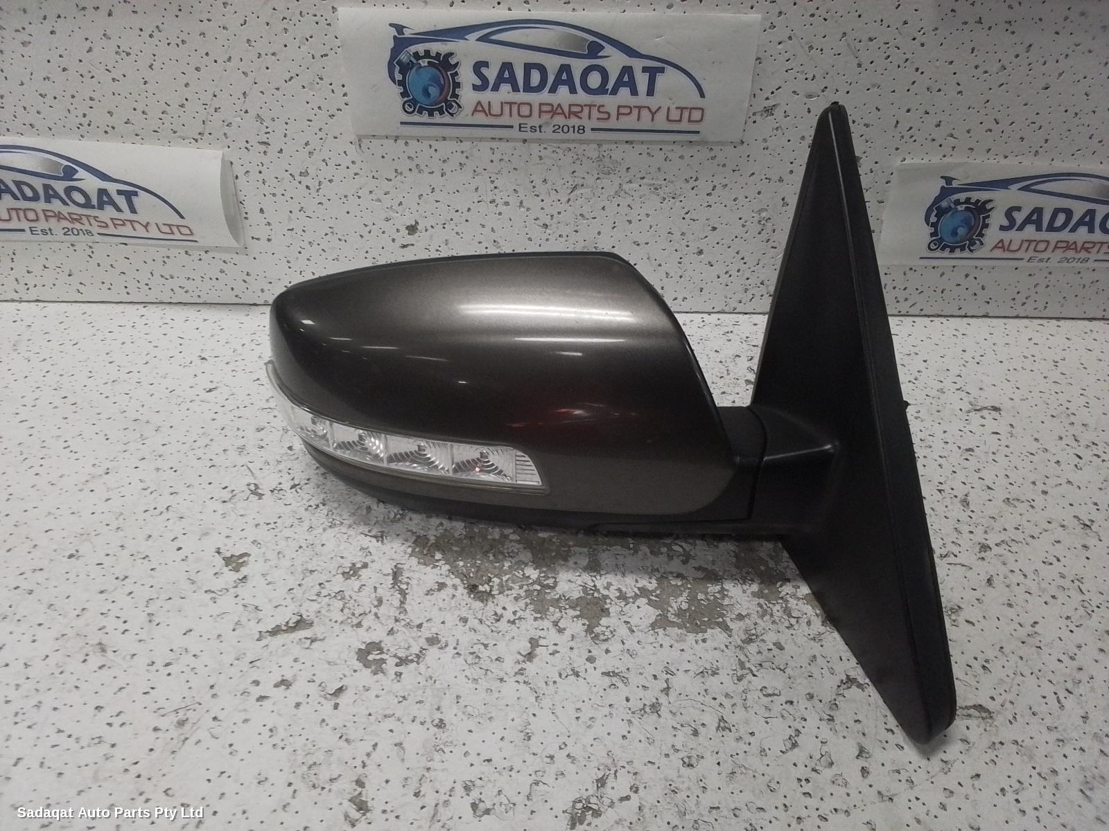 Kia Sorento Right Door Mirror