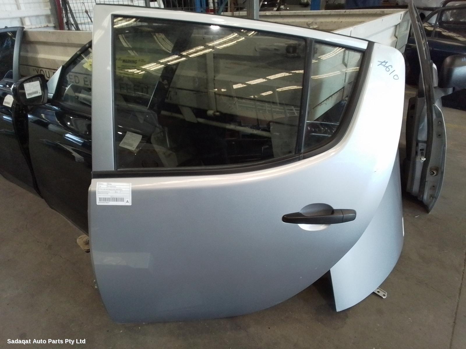 Mitsubishi Triton Left Rear Door/sliding