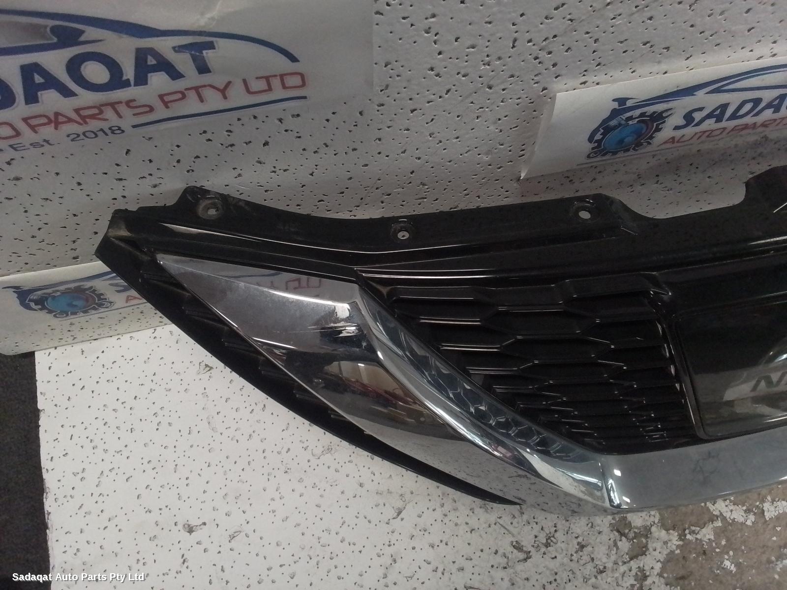 Nissan Qashqai Grille