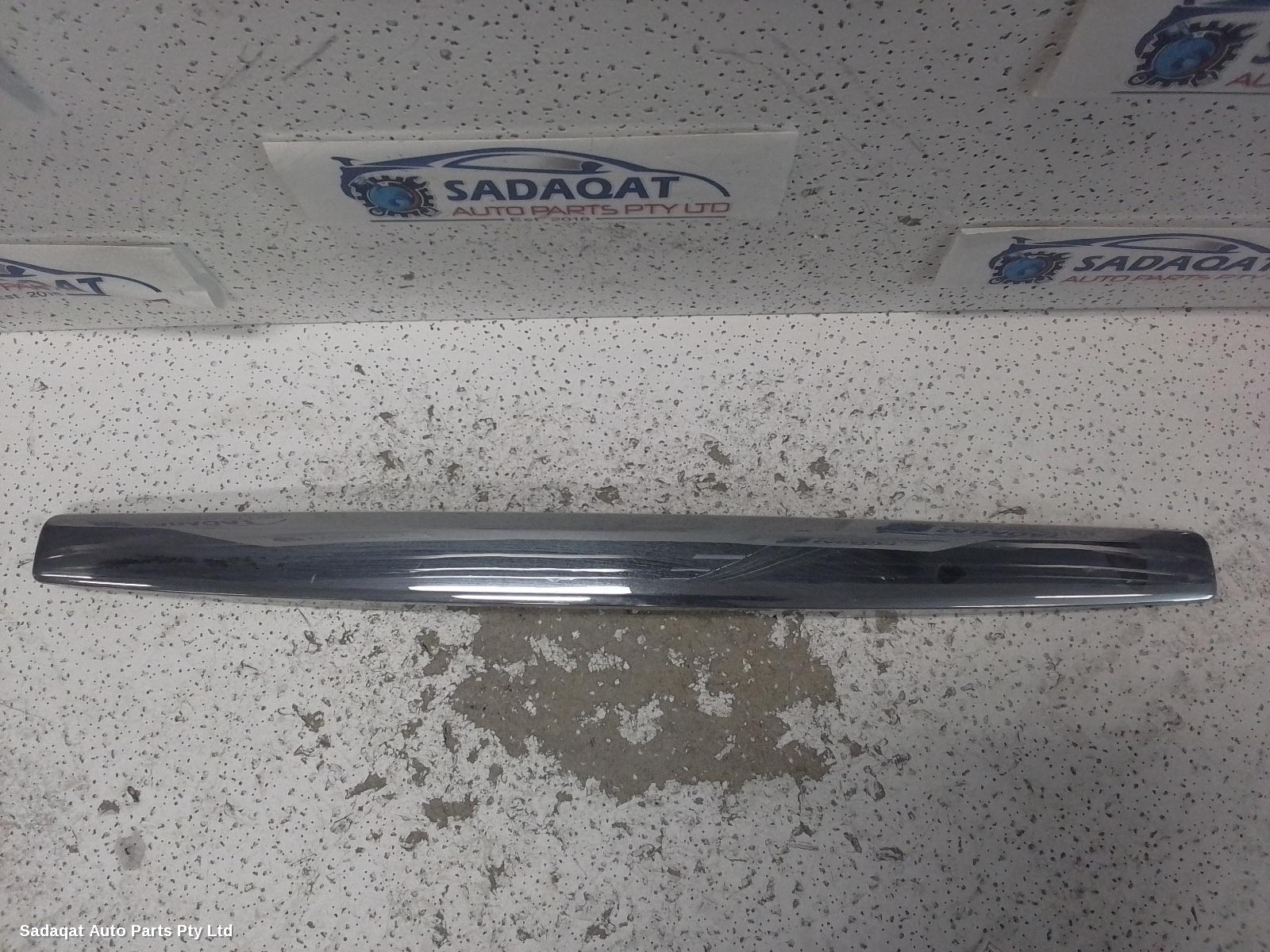 Toyota Rukus Rear Garnish