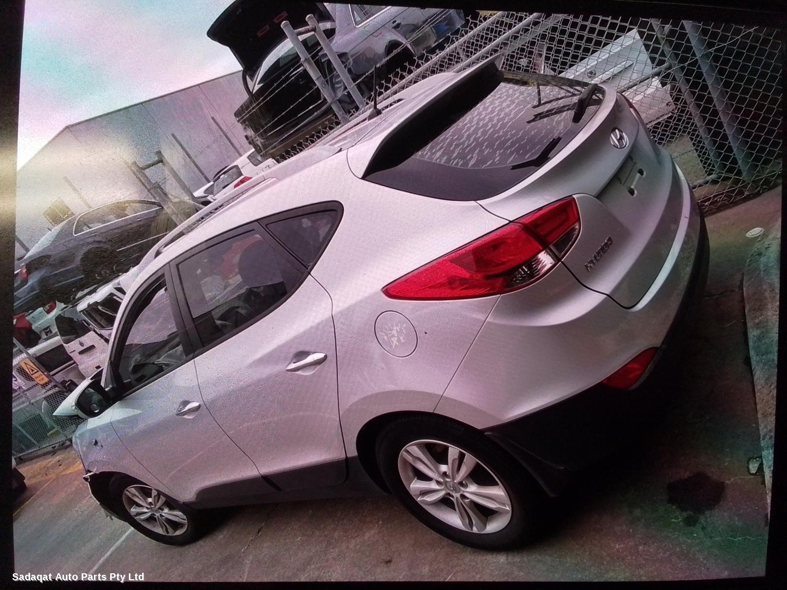 Hyundai Ix35 Left Rear Door/sliding