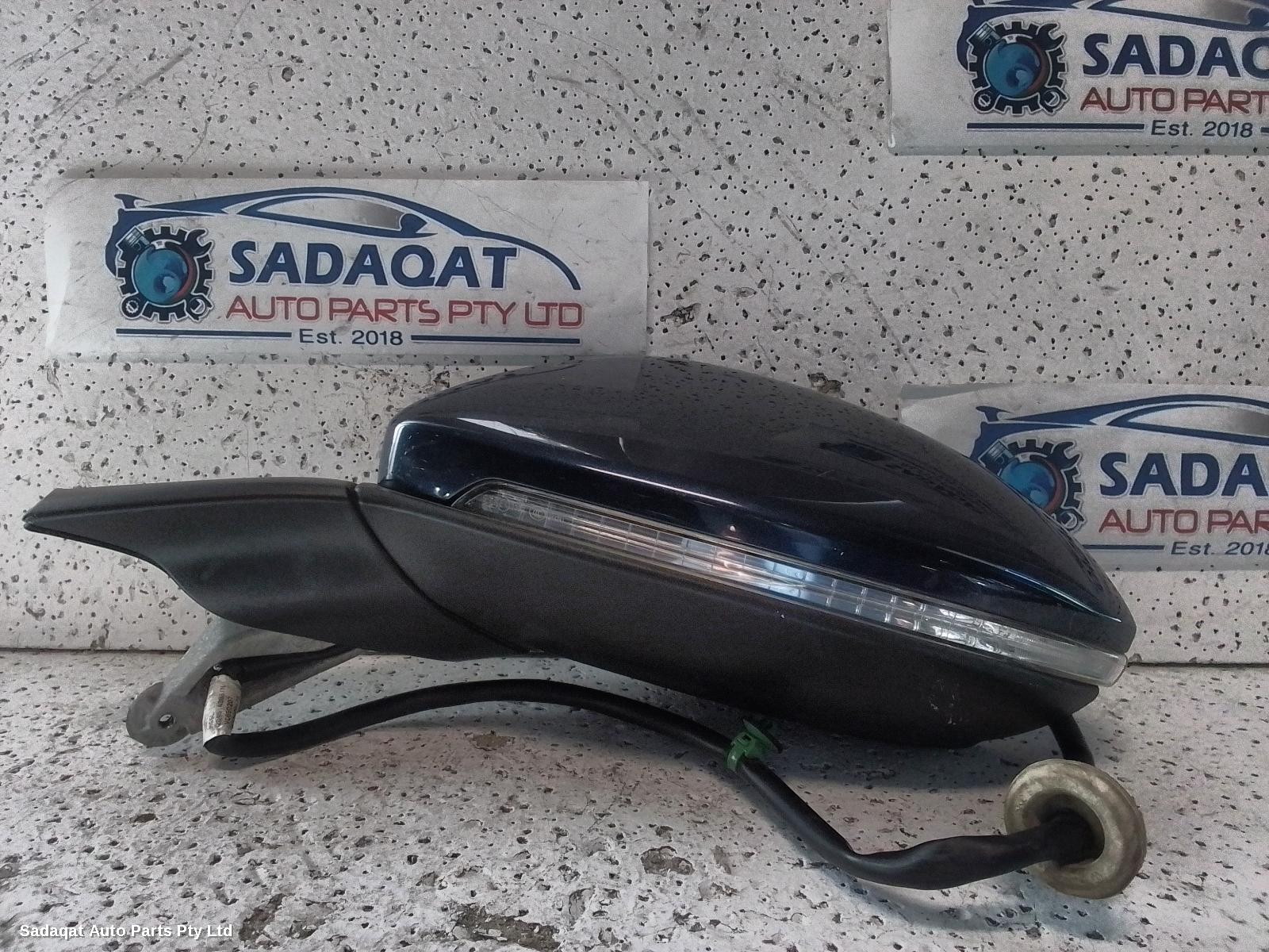 Volkswagen Golf Left Door Mirror