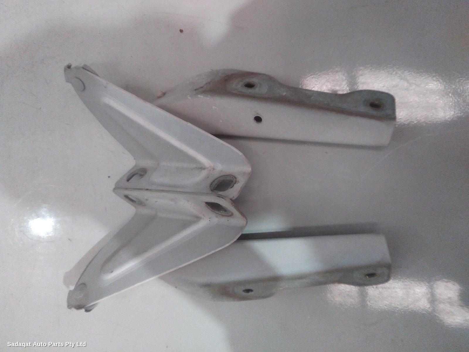 Volkswagen Amarok Bonnet Hinge/strut