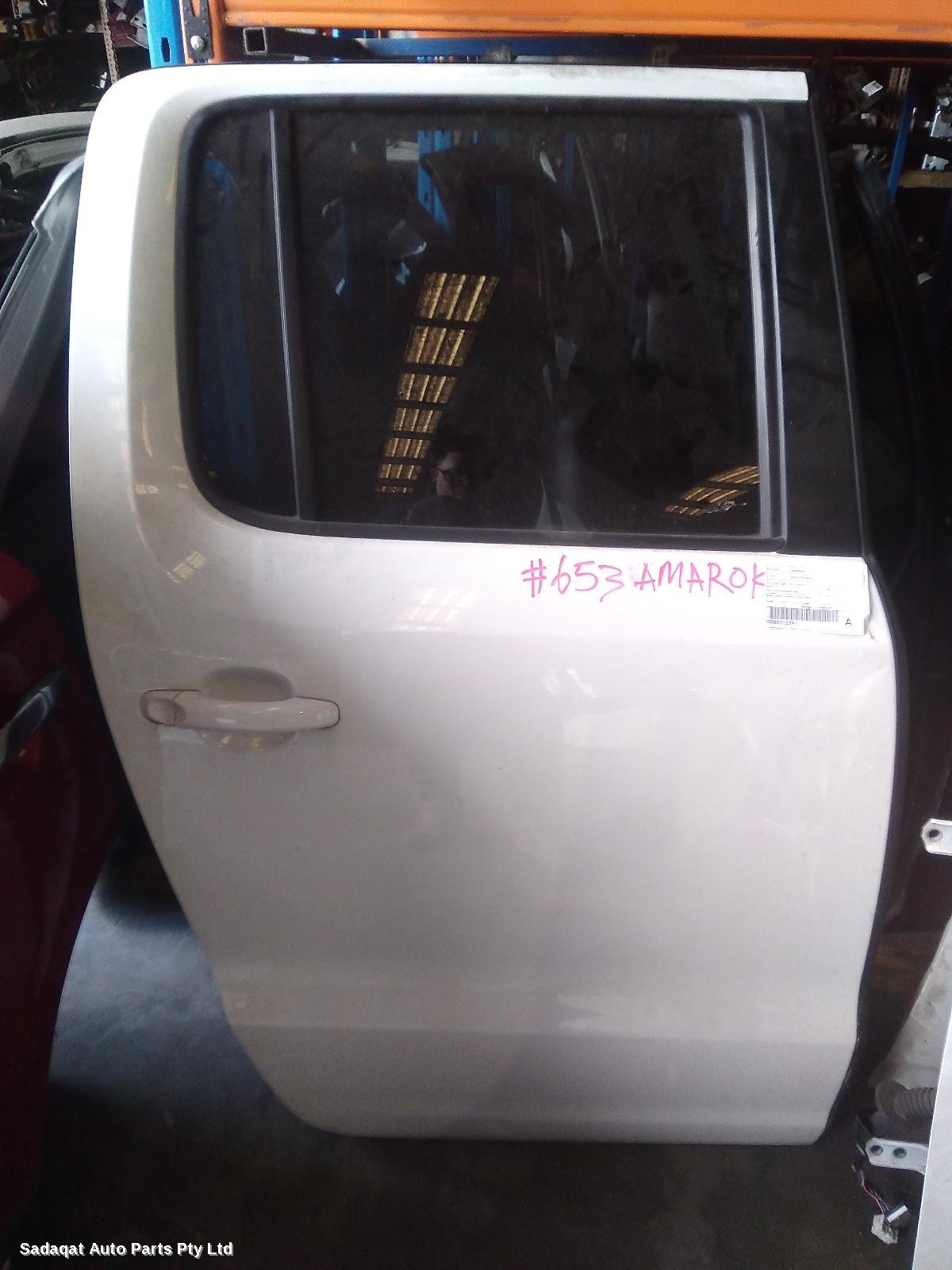 Volkswagen Amarok Right_rear_door_sliding