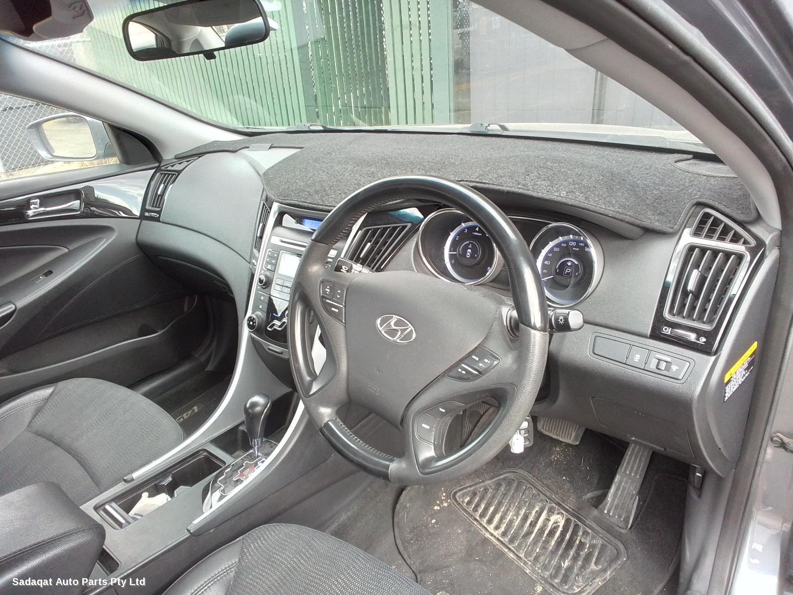 Hyundai I45 Bonnet Lock/support