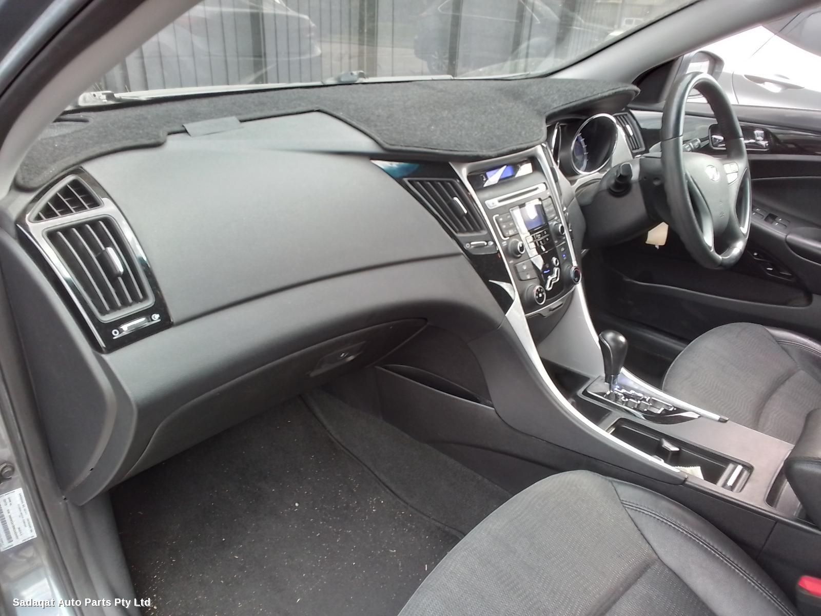 Hyundai I45 Bonnet Lock/support