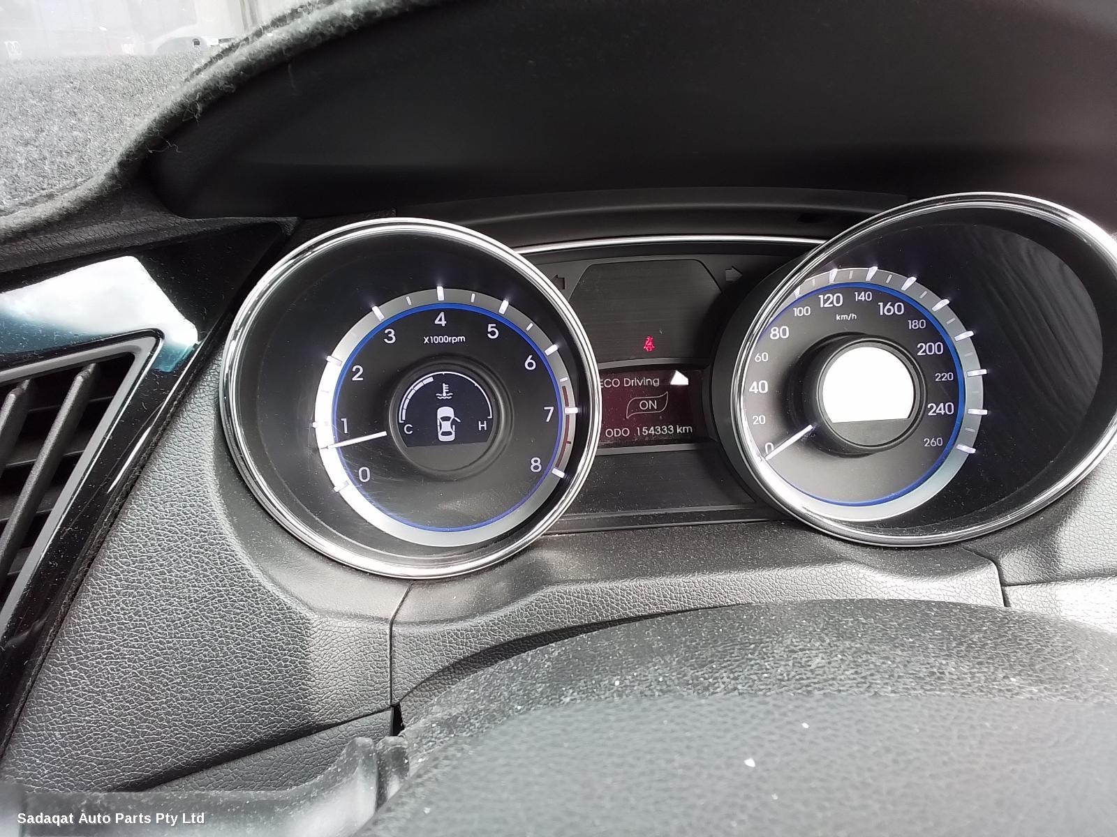 Hyundai I45 Bonnet Lock/support