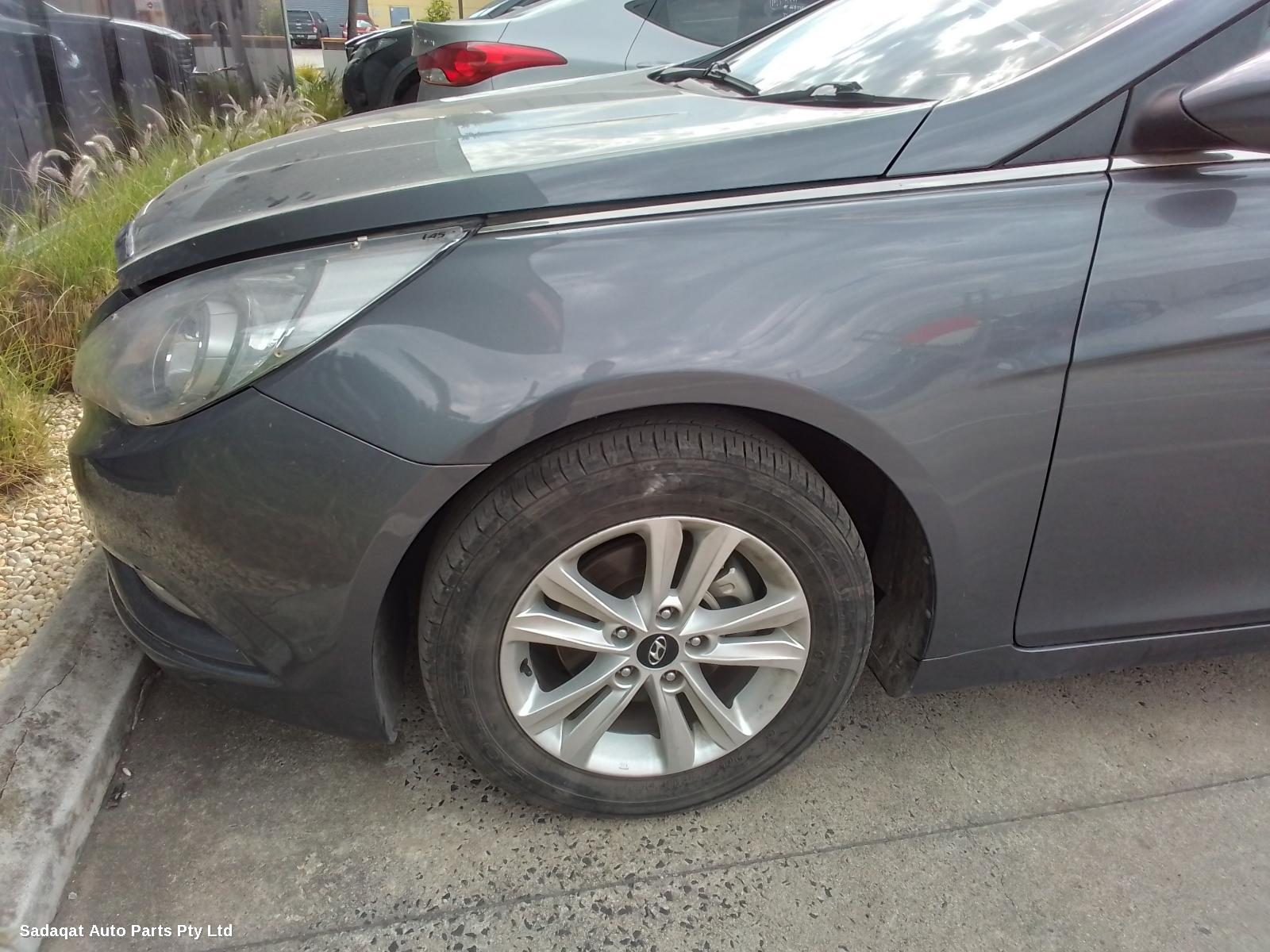 Hyundai I45 Bonnet Lock/support