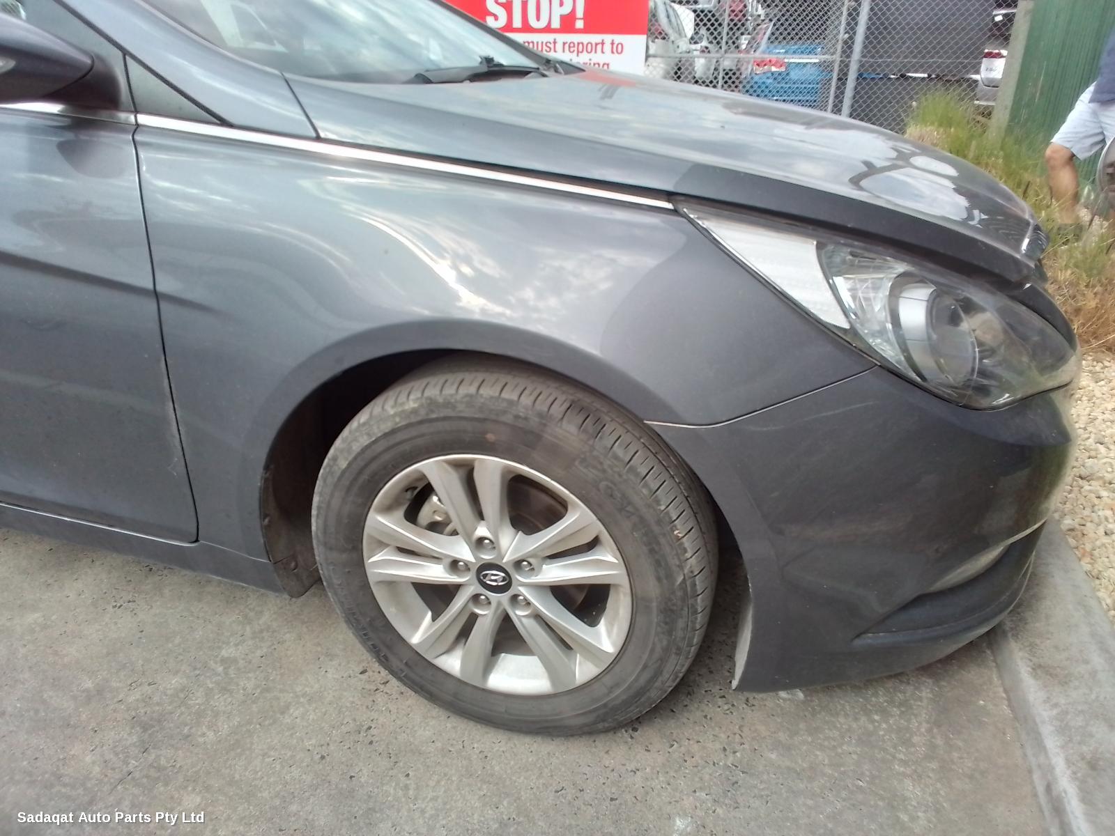 Hyundai I45 Bonnet Lock/support