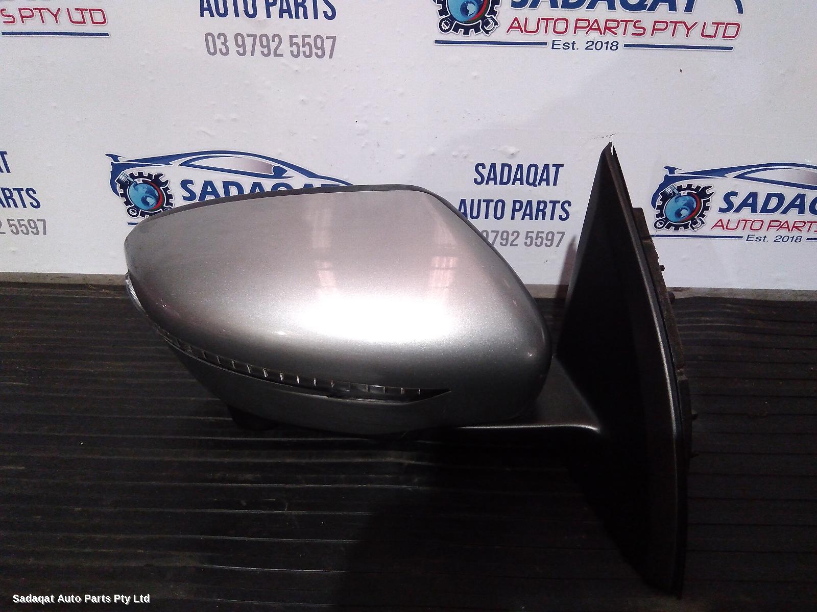Nissan Qashqai Right Door Mirror