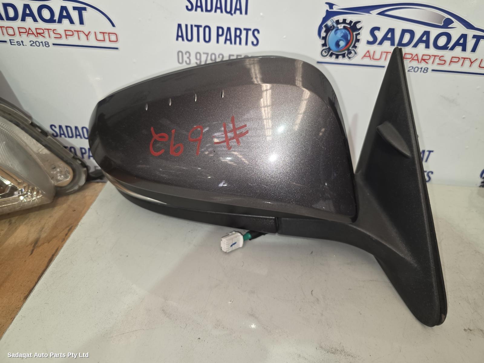 Toyota Kluger Right Door Mirror