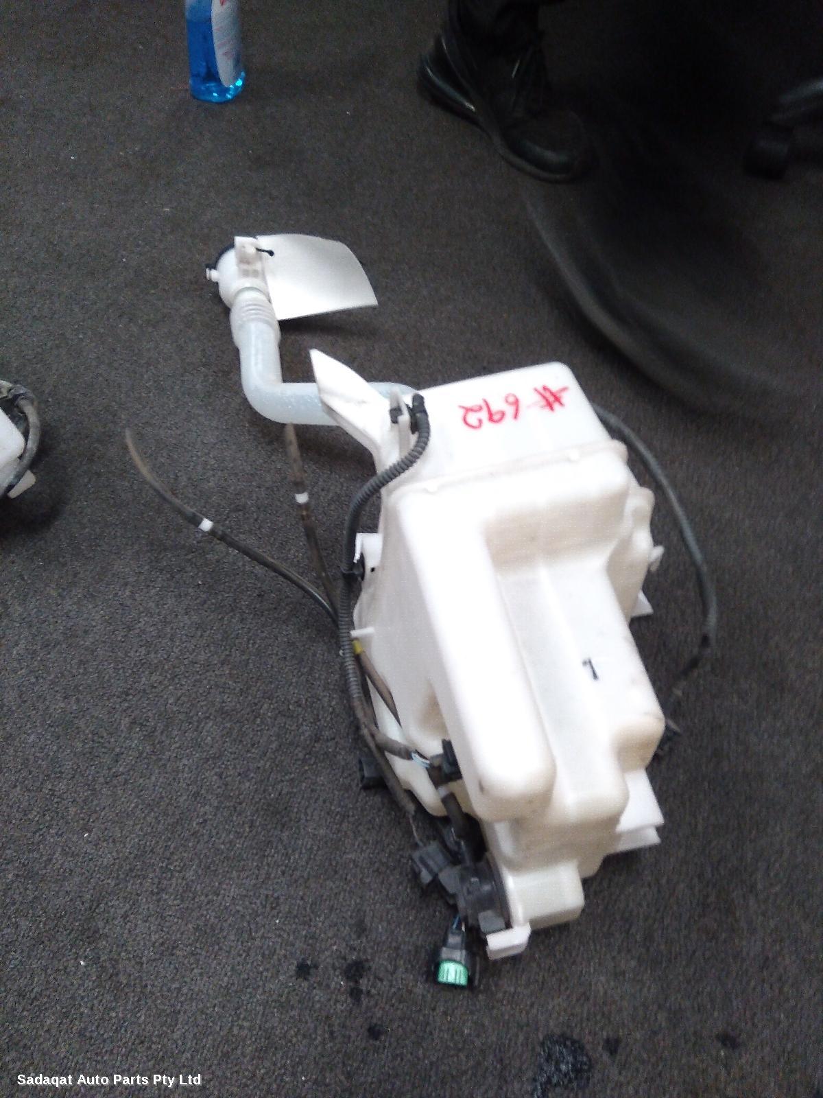 Toyota Kluger Washer Bottle