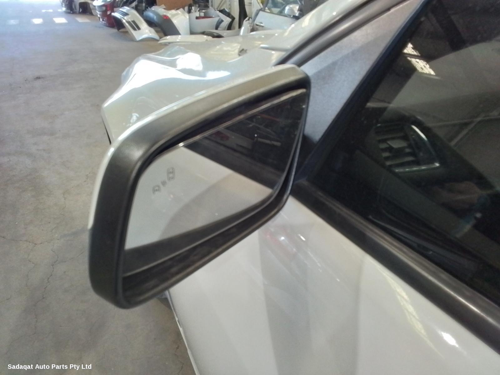 Holden Commodore Right_rear_door_sliding