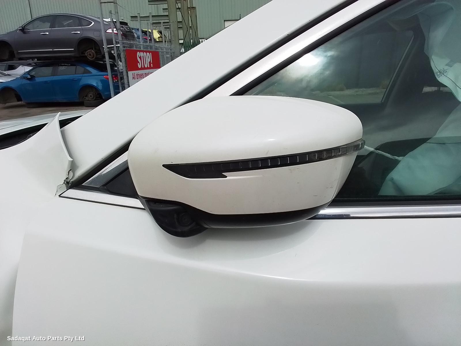 Nissan Xtrail Bonnet Hinge/strut