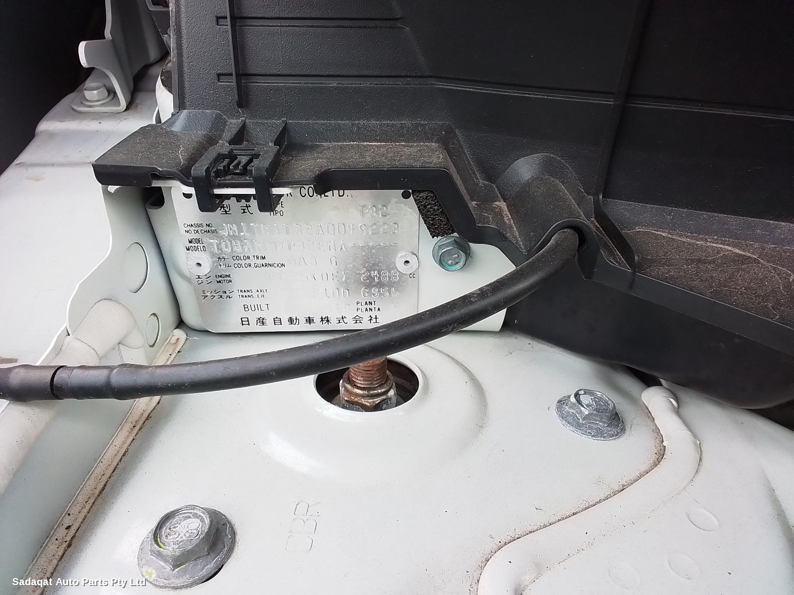 Nissan Xtrail Bonnet Hinge/strut