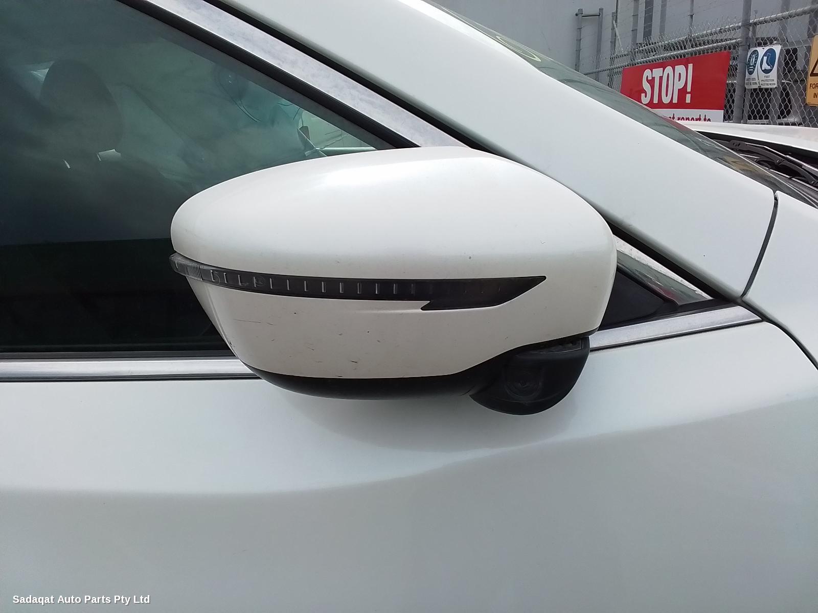 Nissan Xtrail Bonnet Hinge/strut