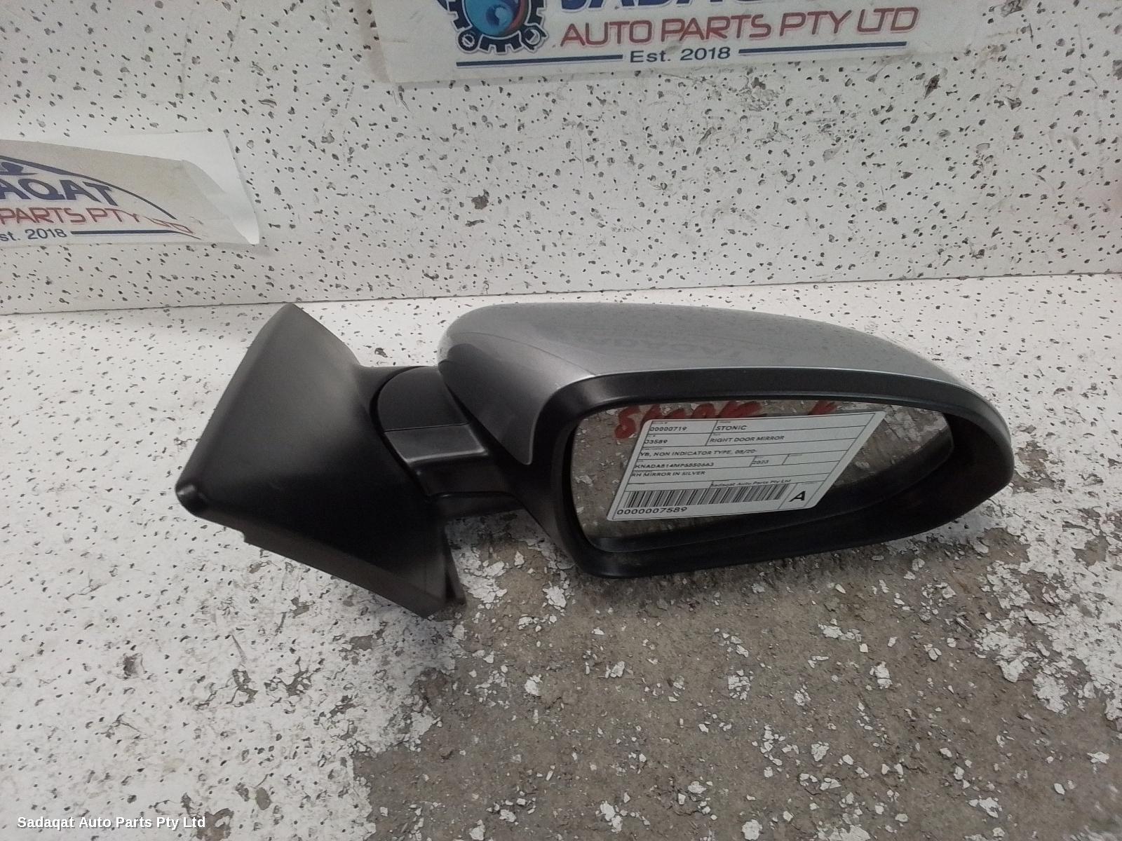 Kia Stonic Right Door Mirror