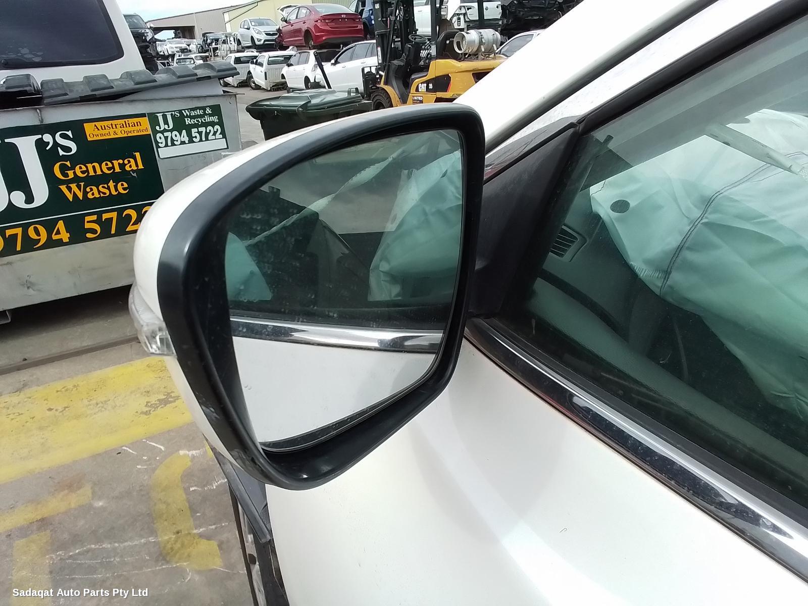 Nissan Xtrail Bonnet Hinge/strut