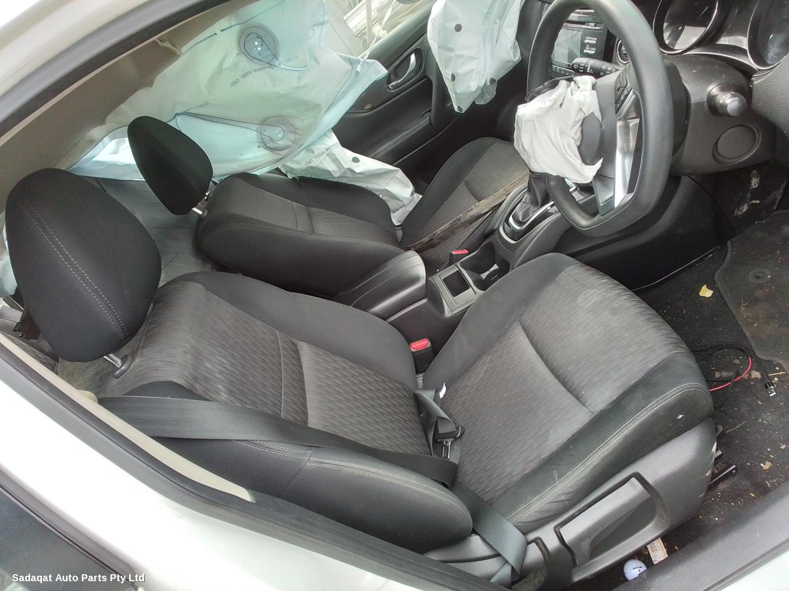 Nissan Xtrail Bonnet Hinge/strut