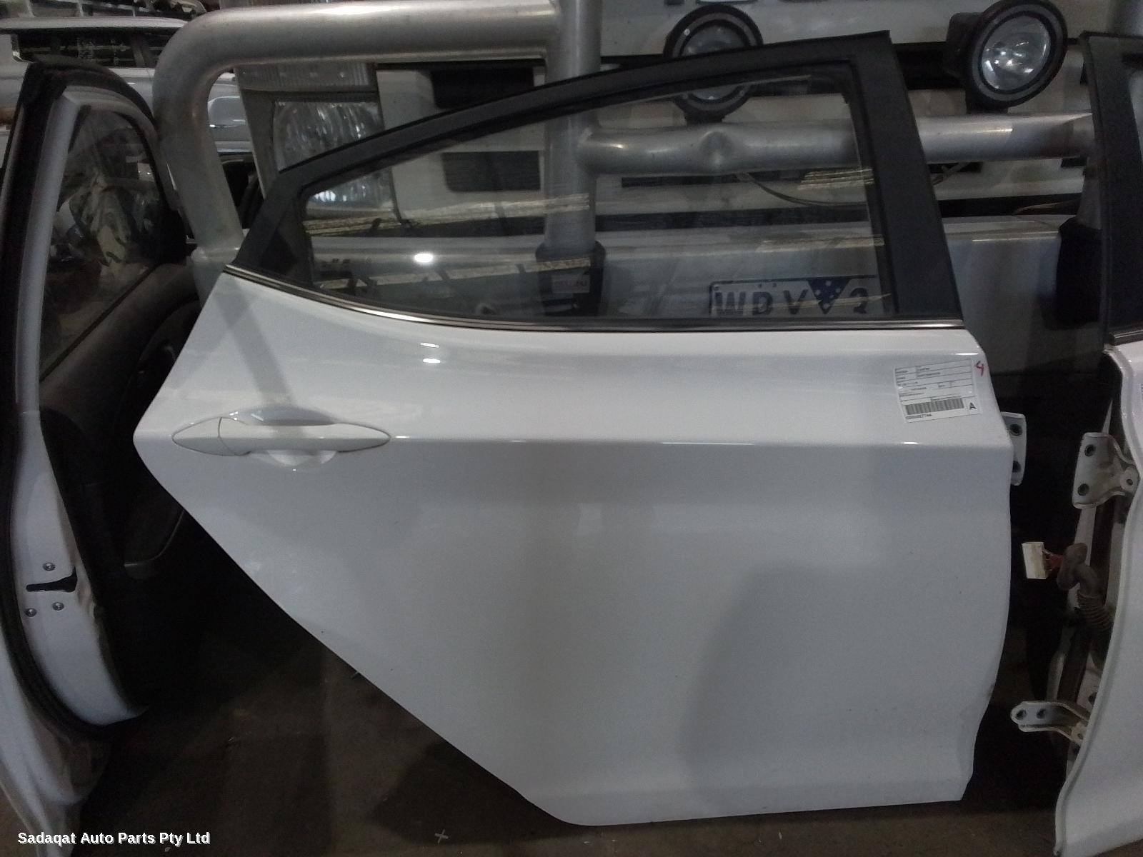 Hyundai Elantra Right_rear_door_sliding