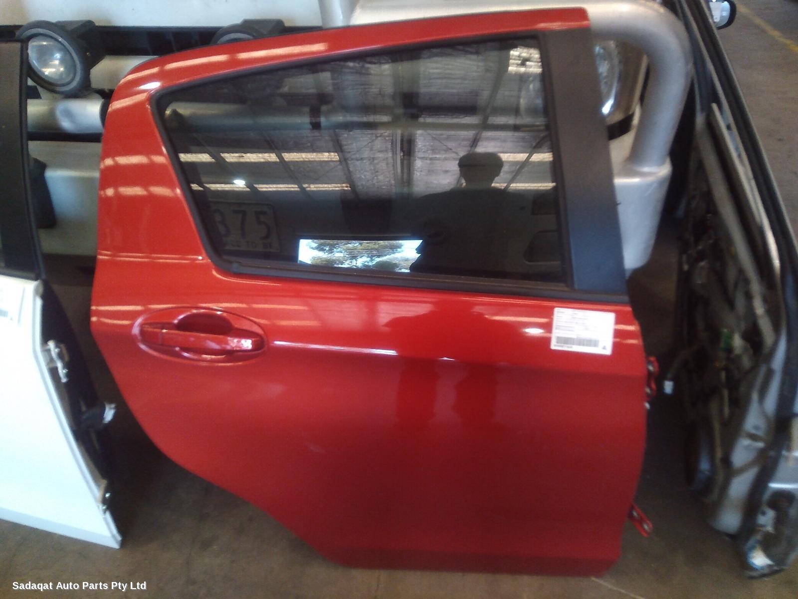 Toyota Yaris Right_rear_door_sliding