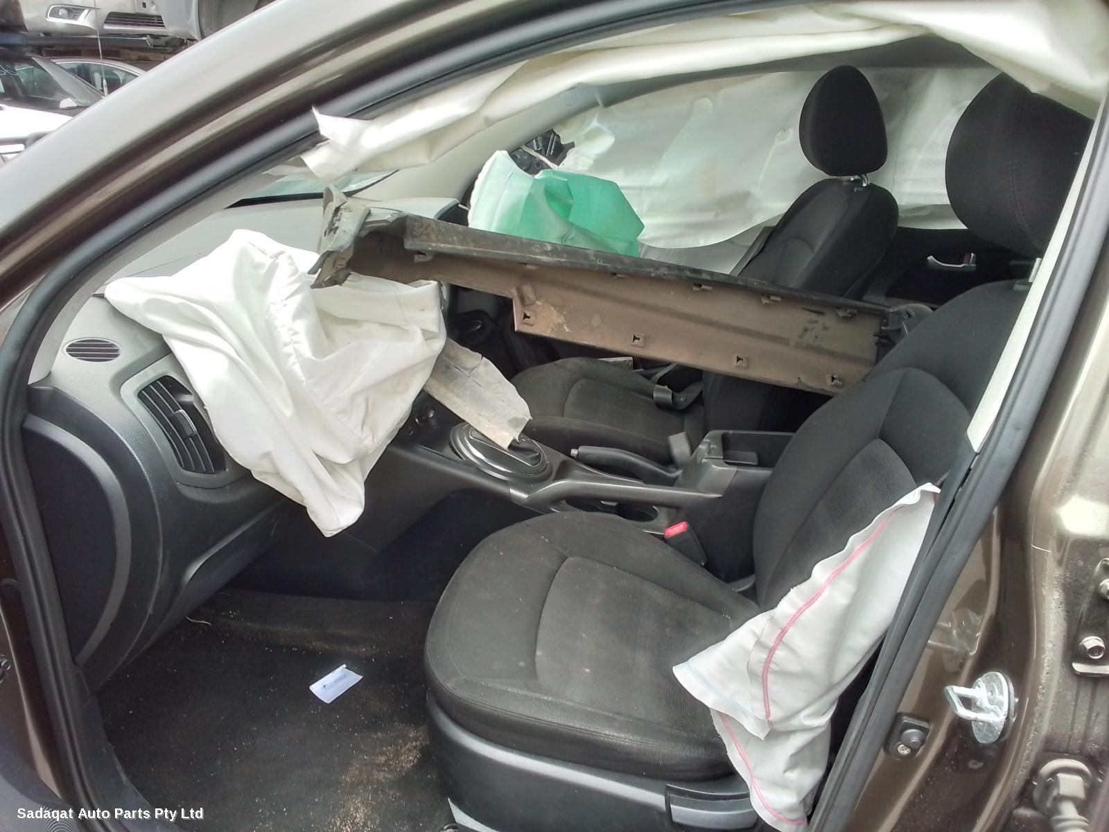 Kia Sportage Left Headlamp