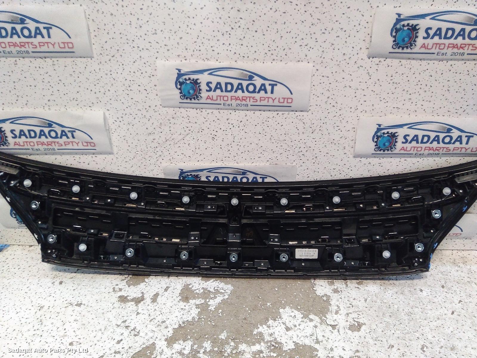 Mitsubishi Outlander Grille