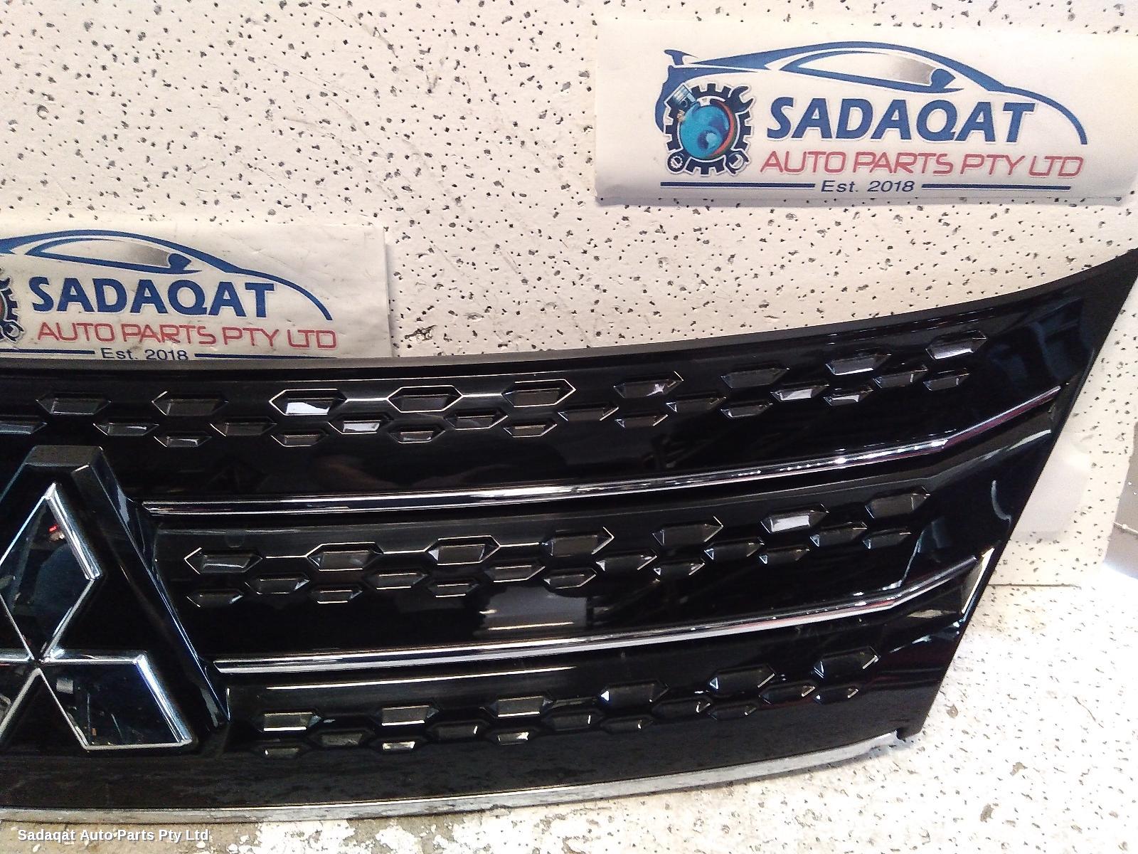 Mitsubishi Outlander Grille