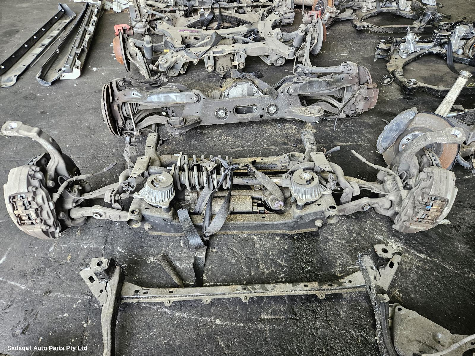 Mercedes C Class Left Front Hub Assembly