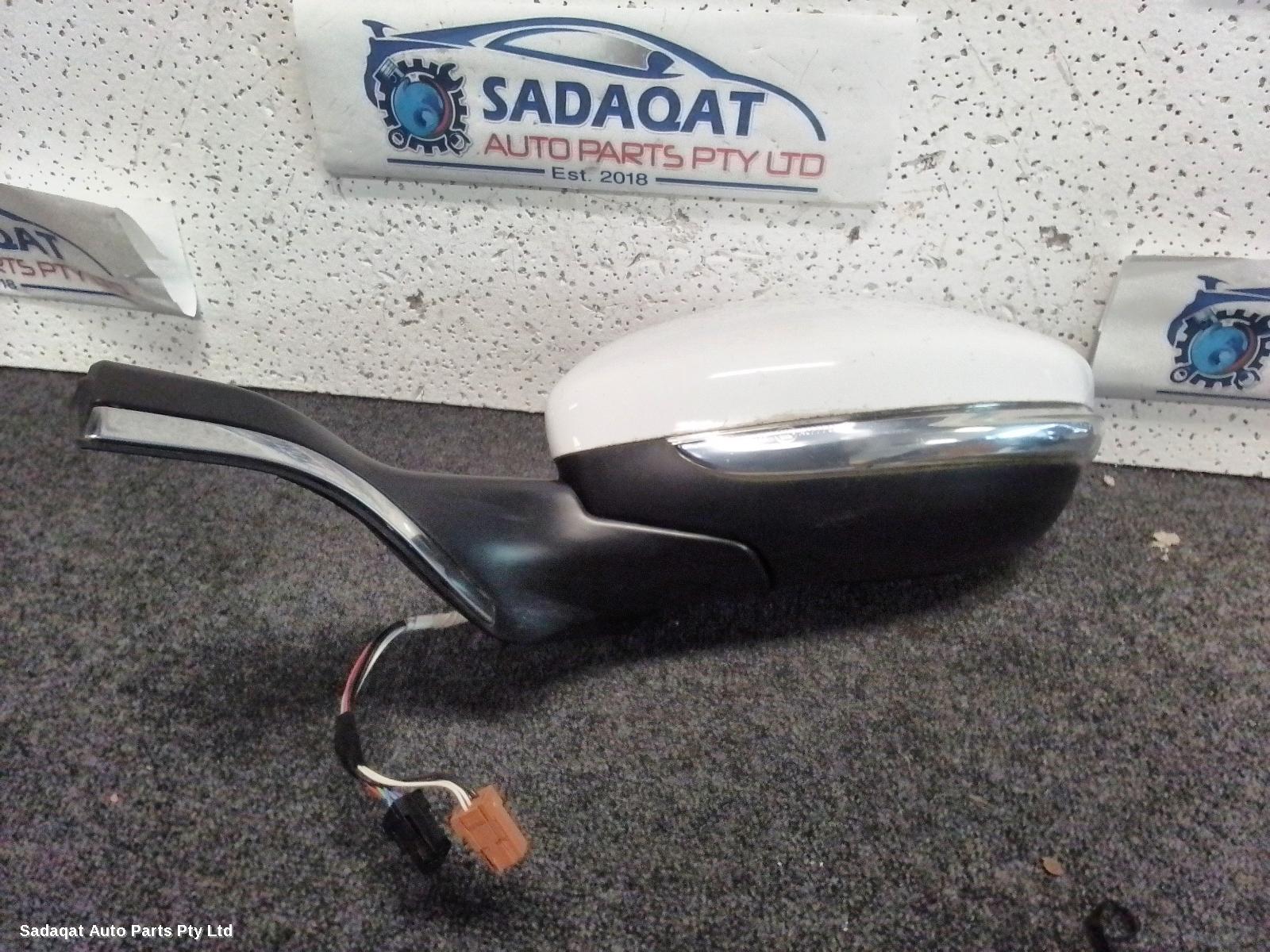 Peugeot 208 Left Door Mirror