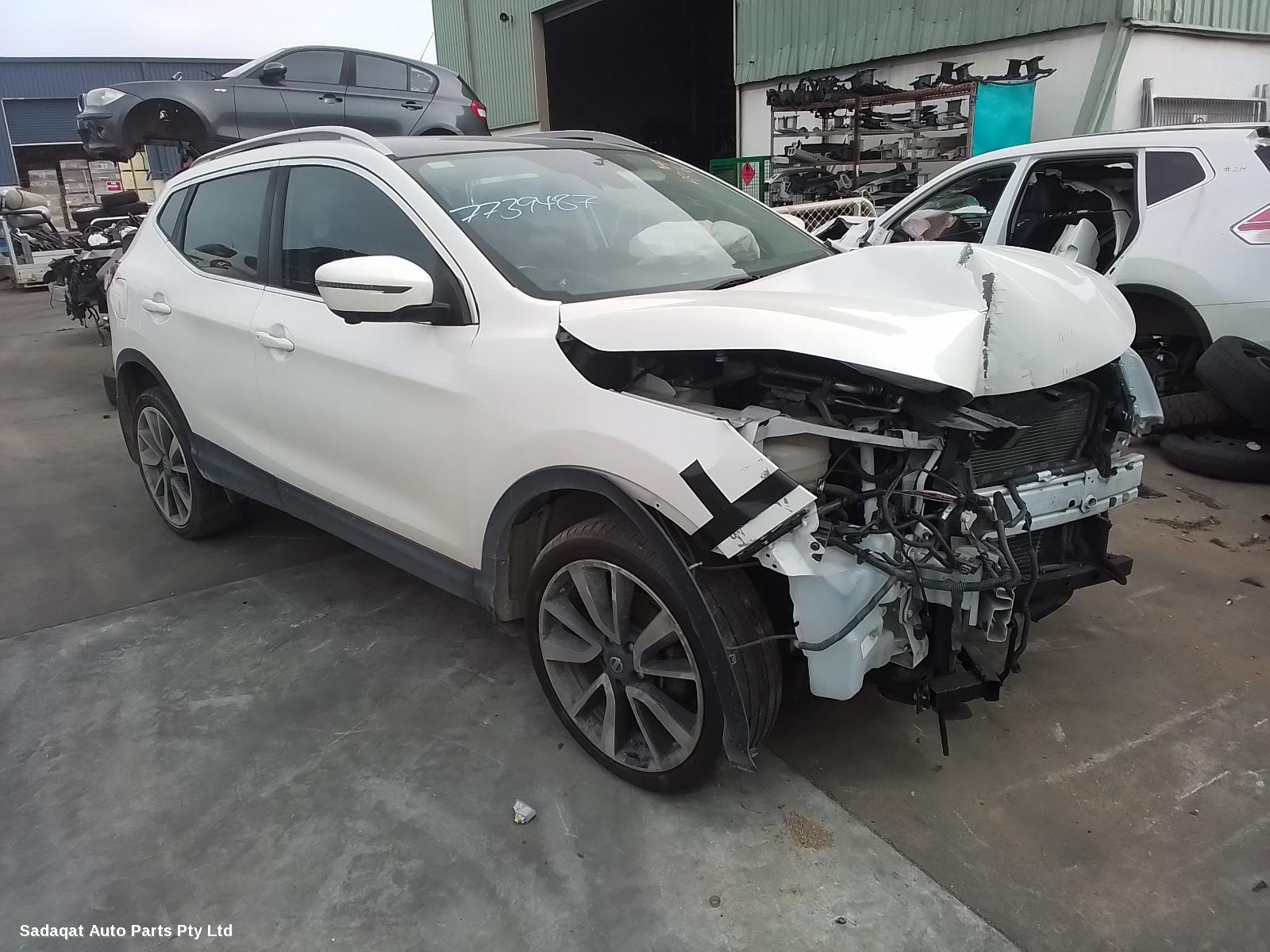 Nissan Qashqai Washer Bottle