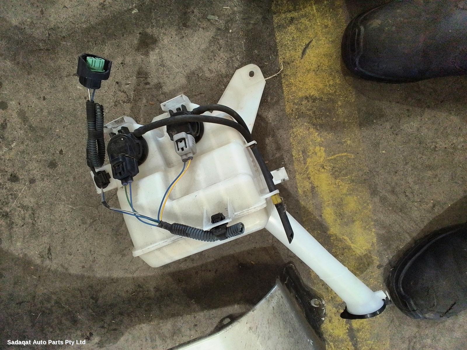 Toyota Yaris Washer Bottle