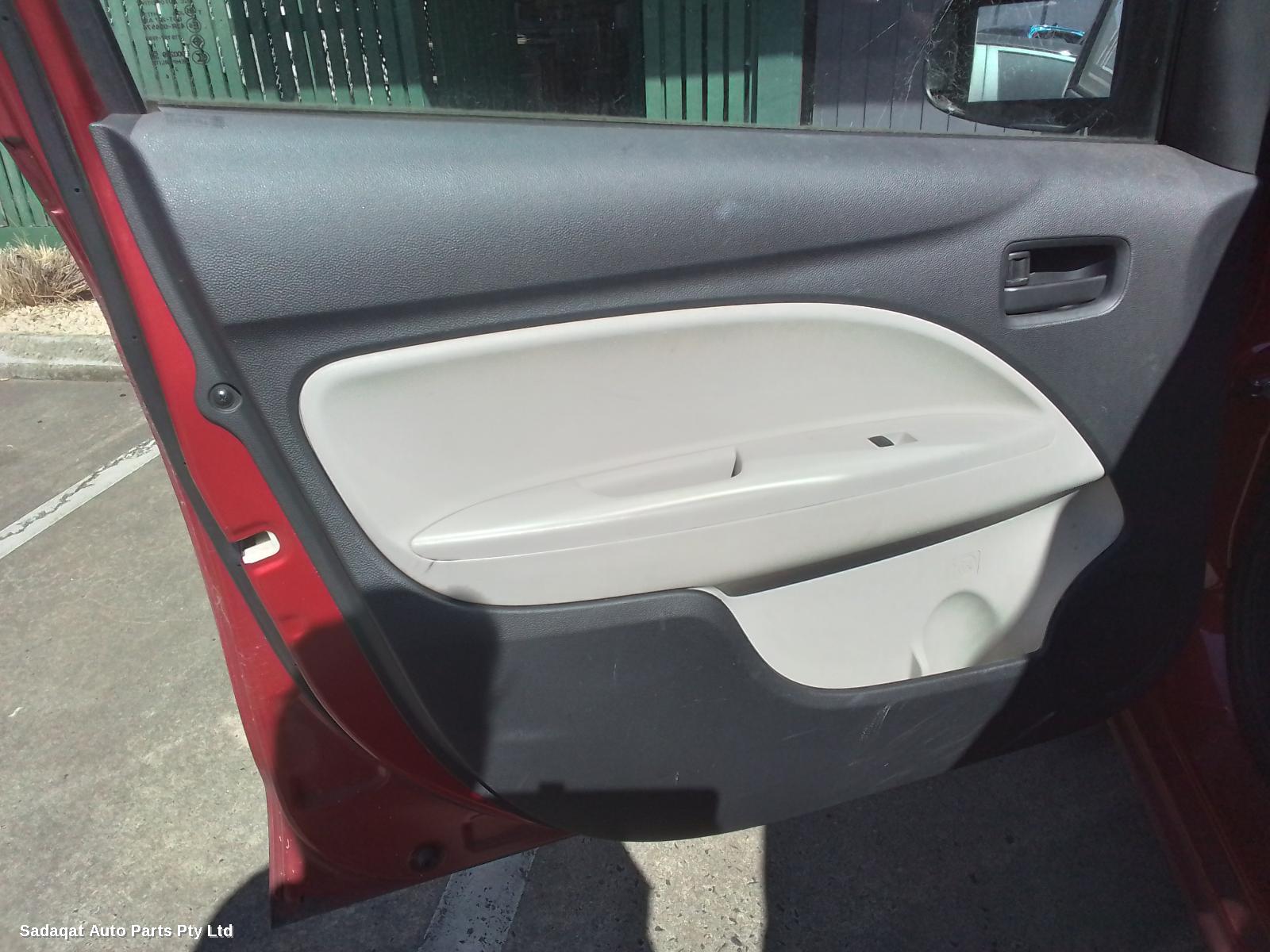 Mitsubishi Mirage Right Guard Liner