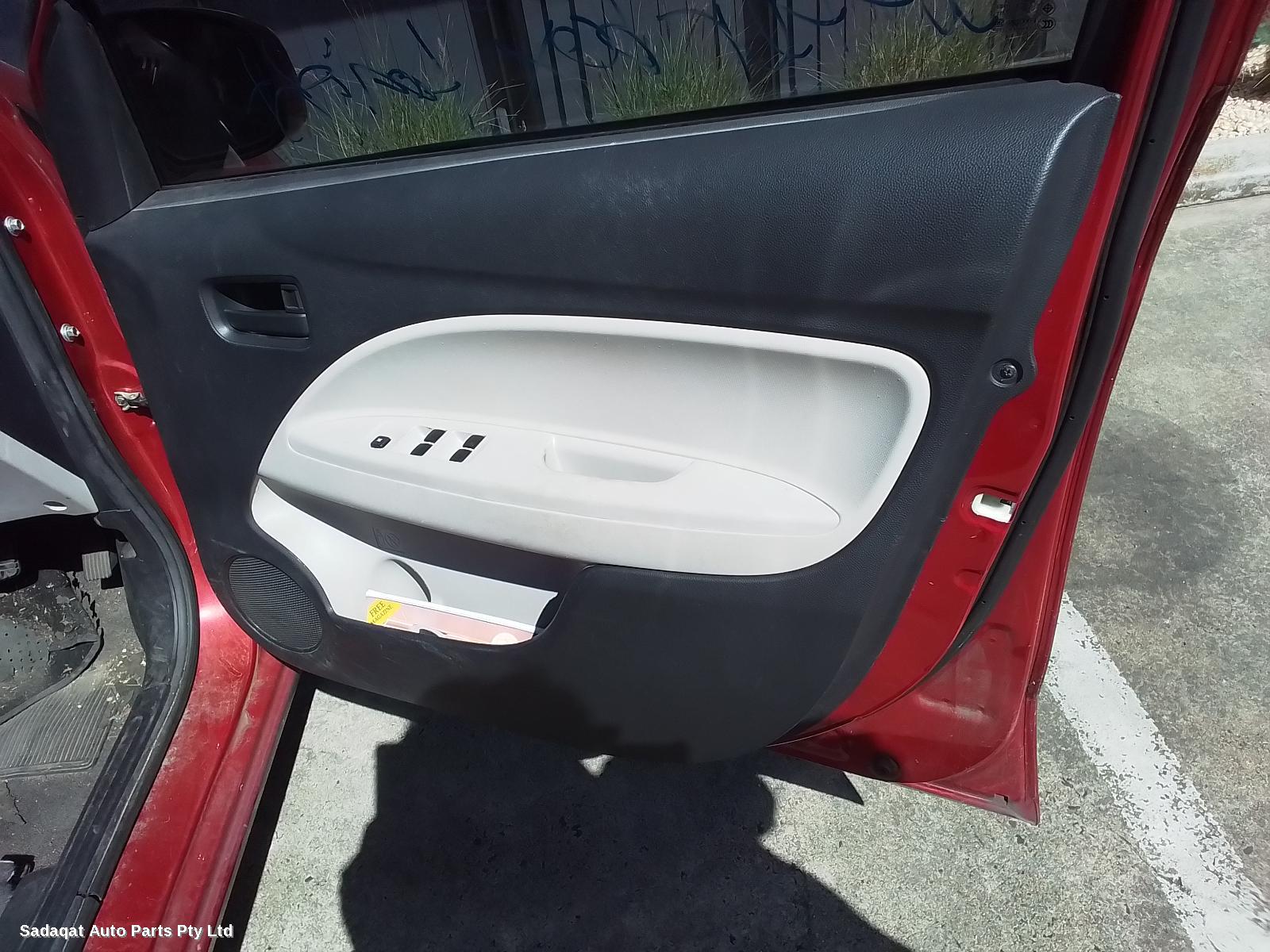 Mitsubishi Mirage Right Guard Liner