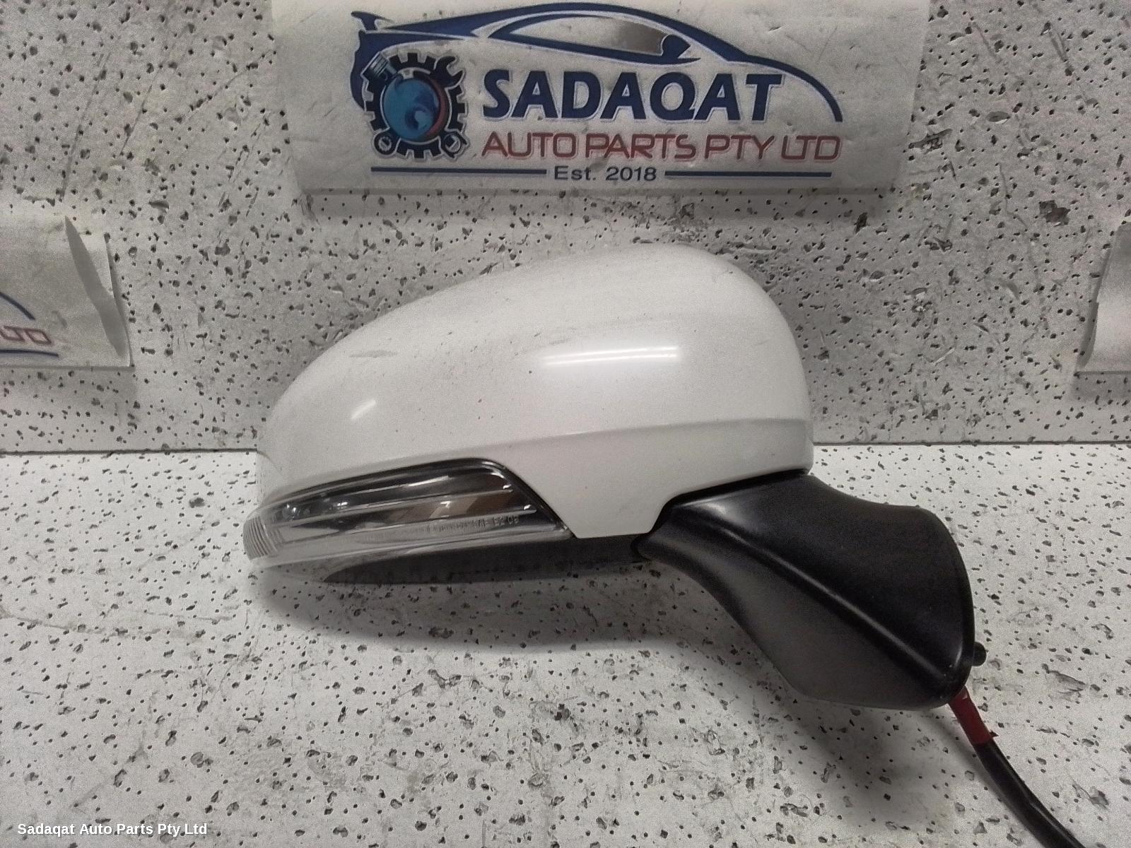 Toyota Prius Right Door Mirror