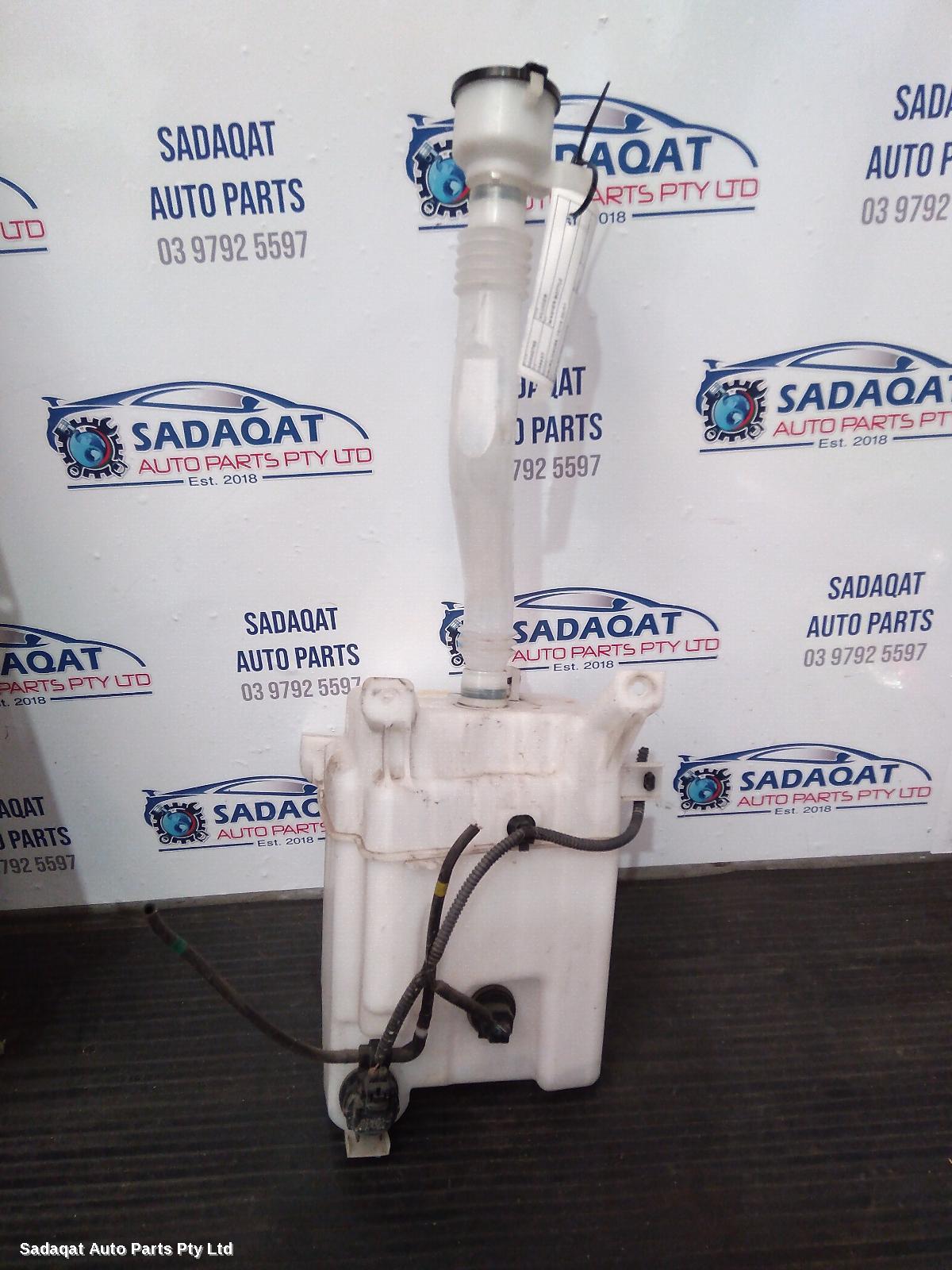 Toyota Kluger Washer Bottle