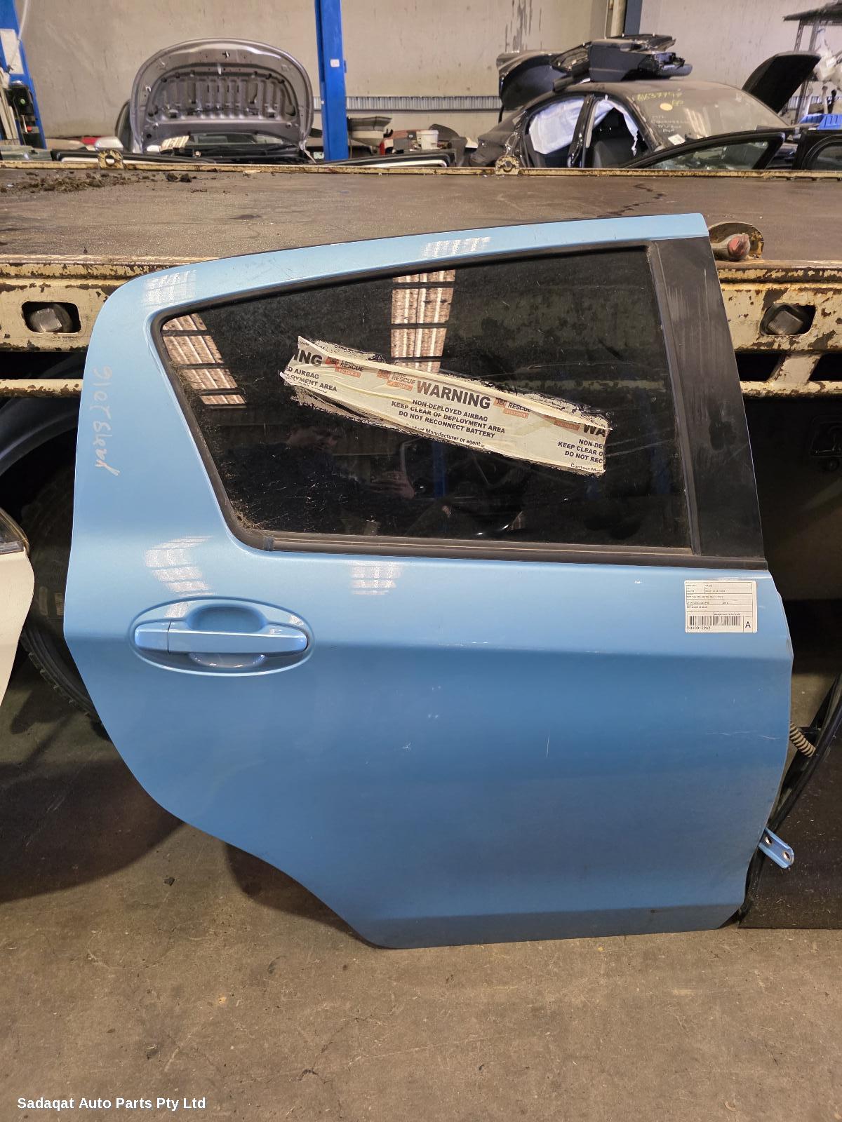 Toyota Yaris Right_rear_door_sliding