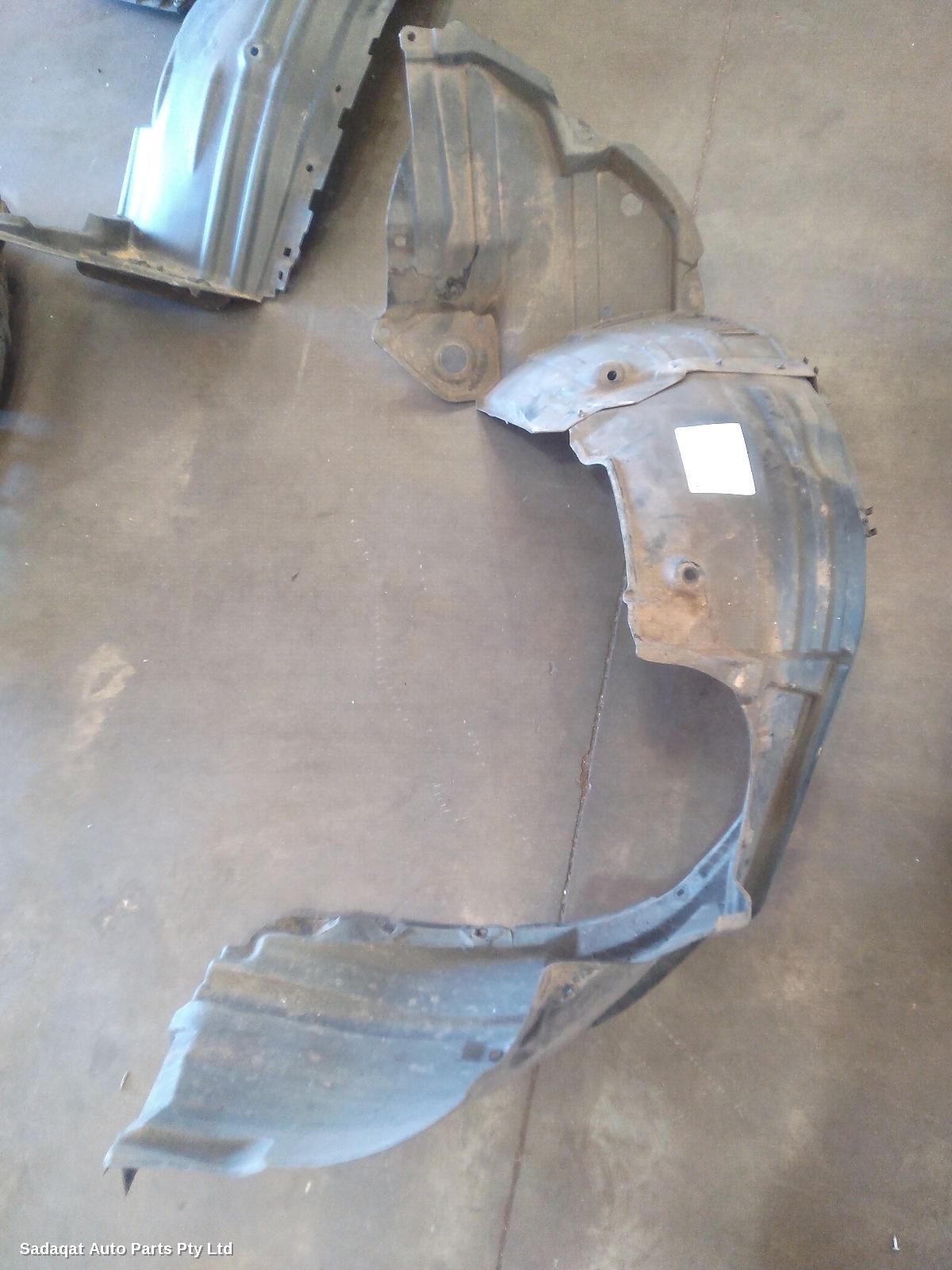 Toyota Kluger Right Guard Liner