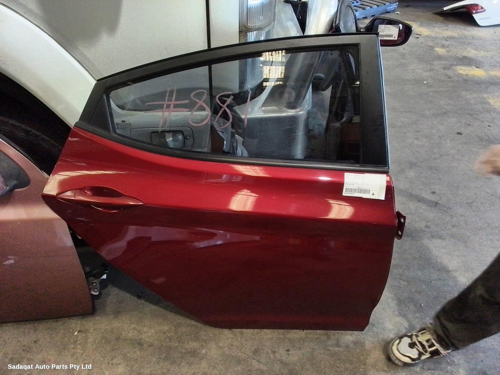Hyundai Elantra Right_rear_door_sliding