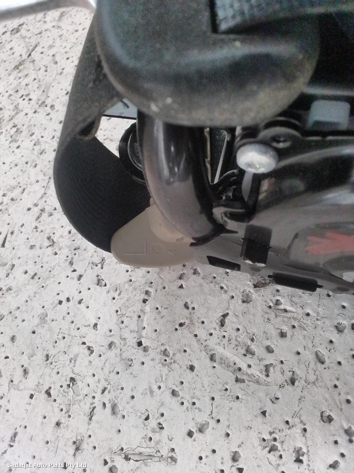 Mitsubishi Outlander Seatbelt/stalk