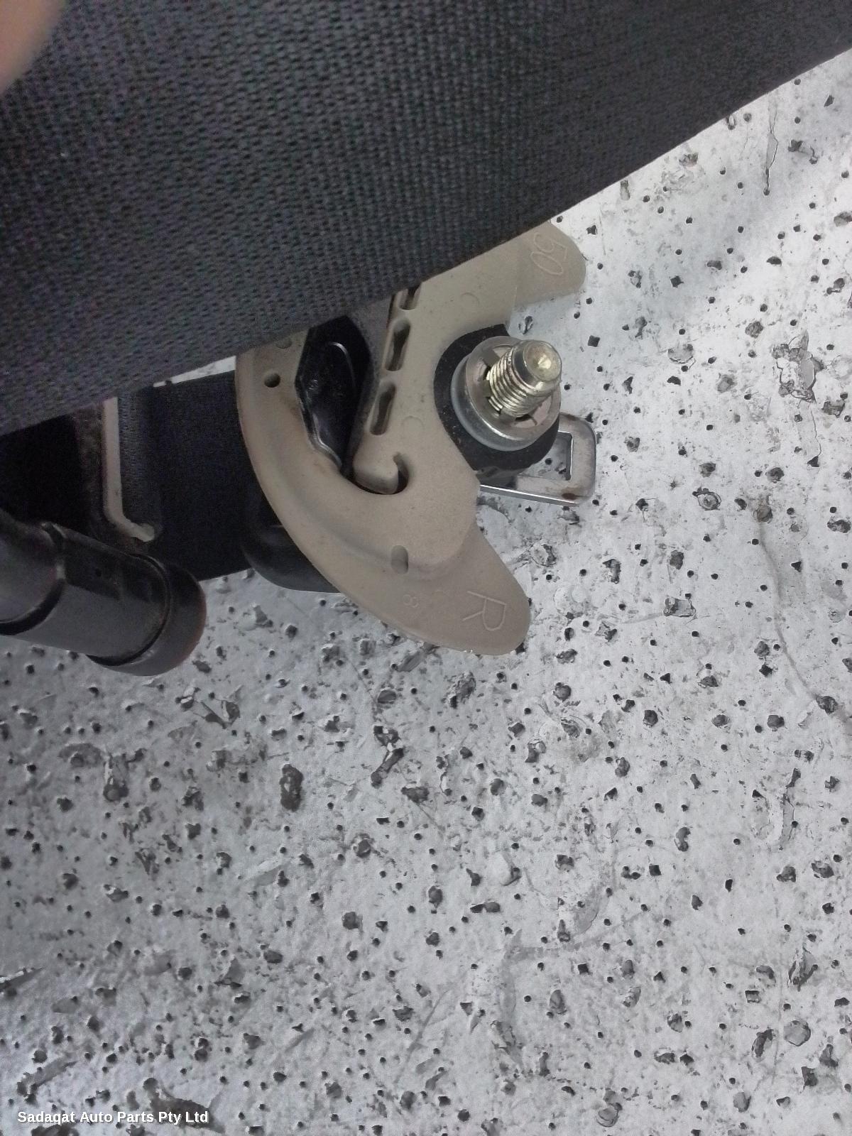 Mitsubishi Outlander Seatbelt/stalk