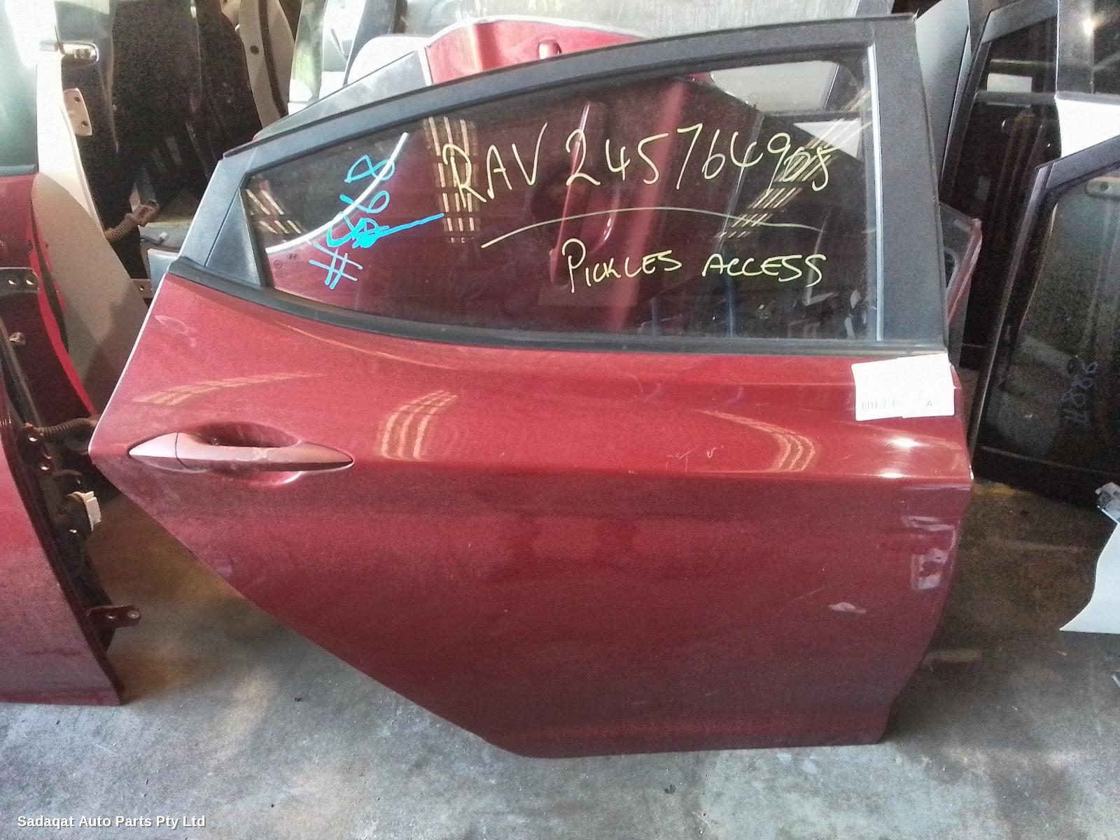 Hyundai Elantra Right_rear_door_sliding