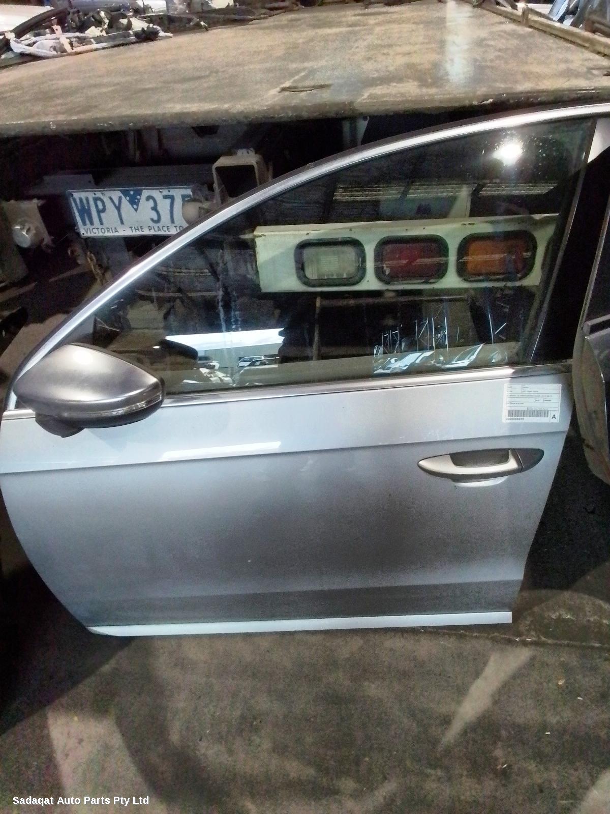 Volkswagen Passat Left Front Door