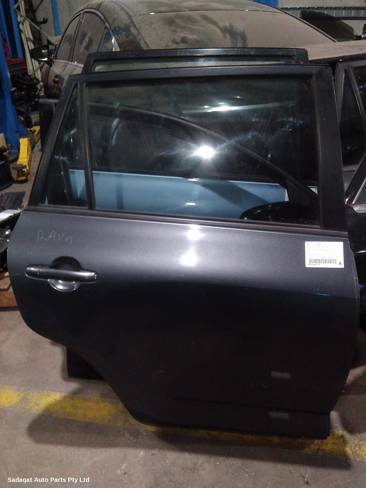Toyota Rav4 Right_rear_door_sliding