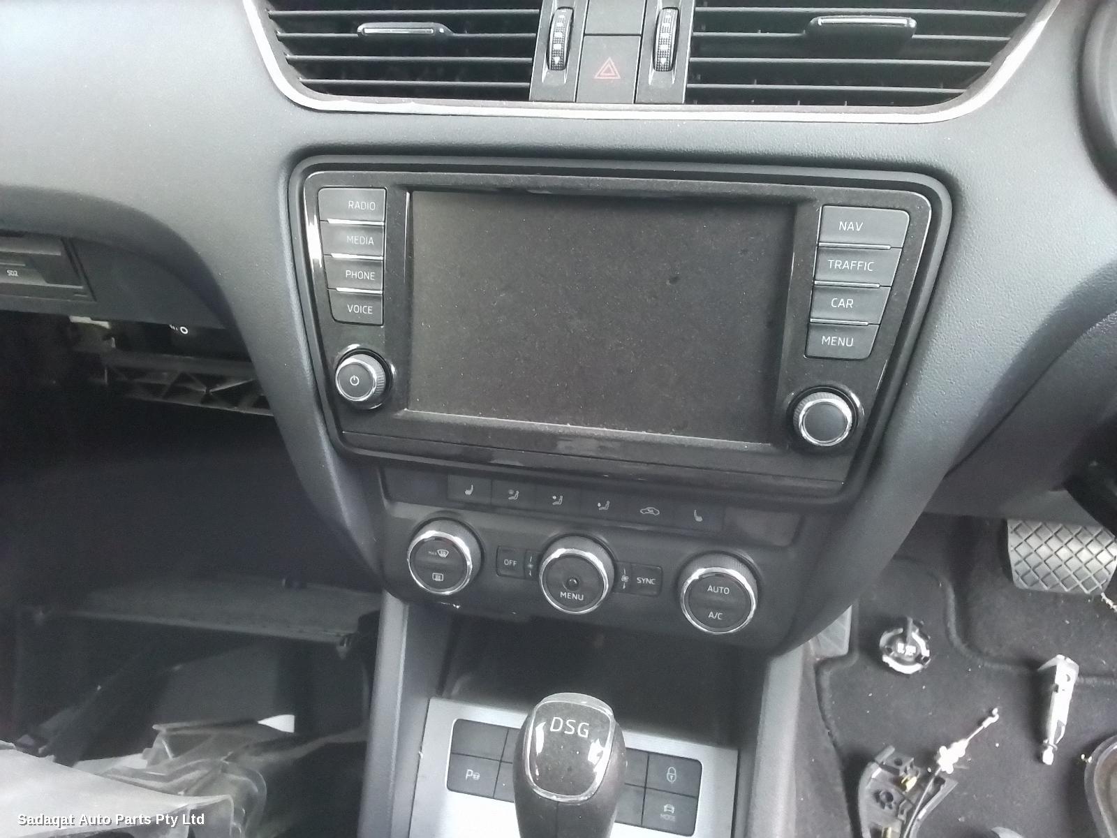 Skoda Octavia Left Headlamp