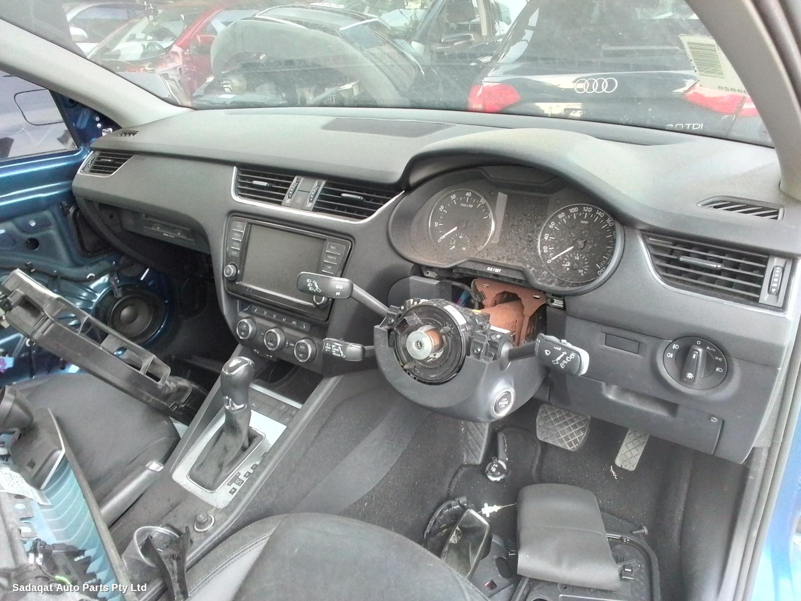 Skoda Octavia Left Headlamp