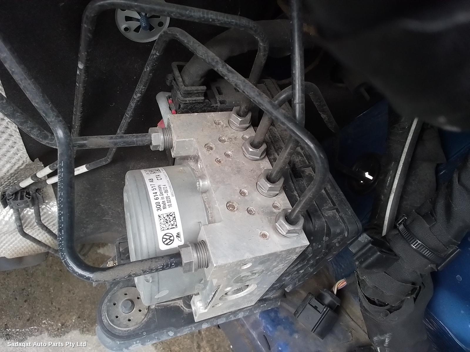 Skoda Octavia Left Headlamp