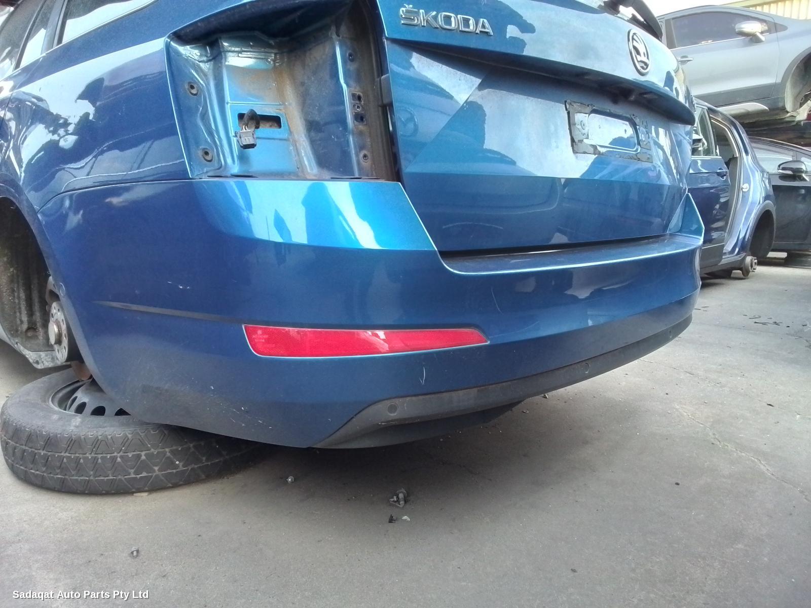 Skoda Octavia Left Headlamp