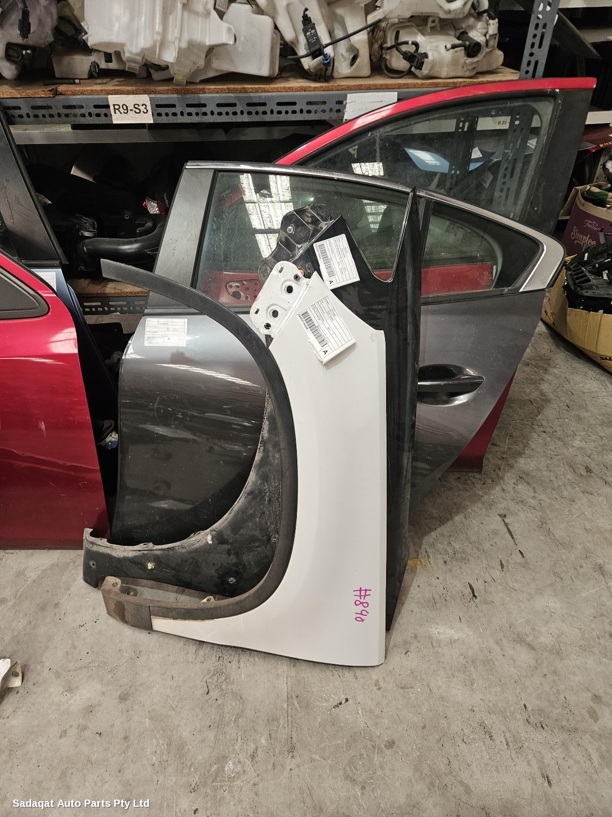 Volkswagen Tiguan Left Guard