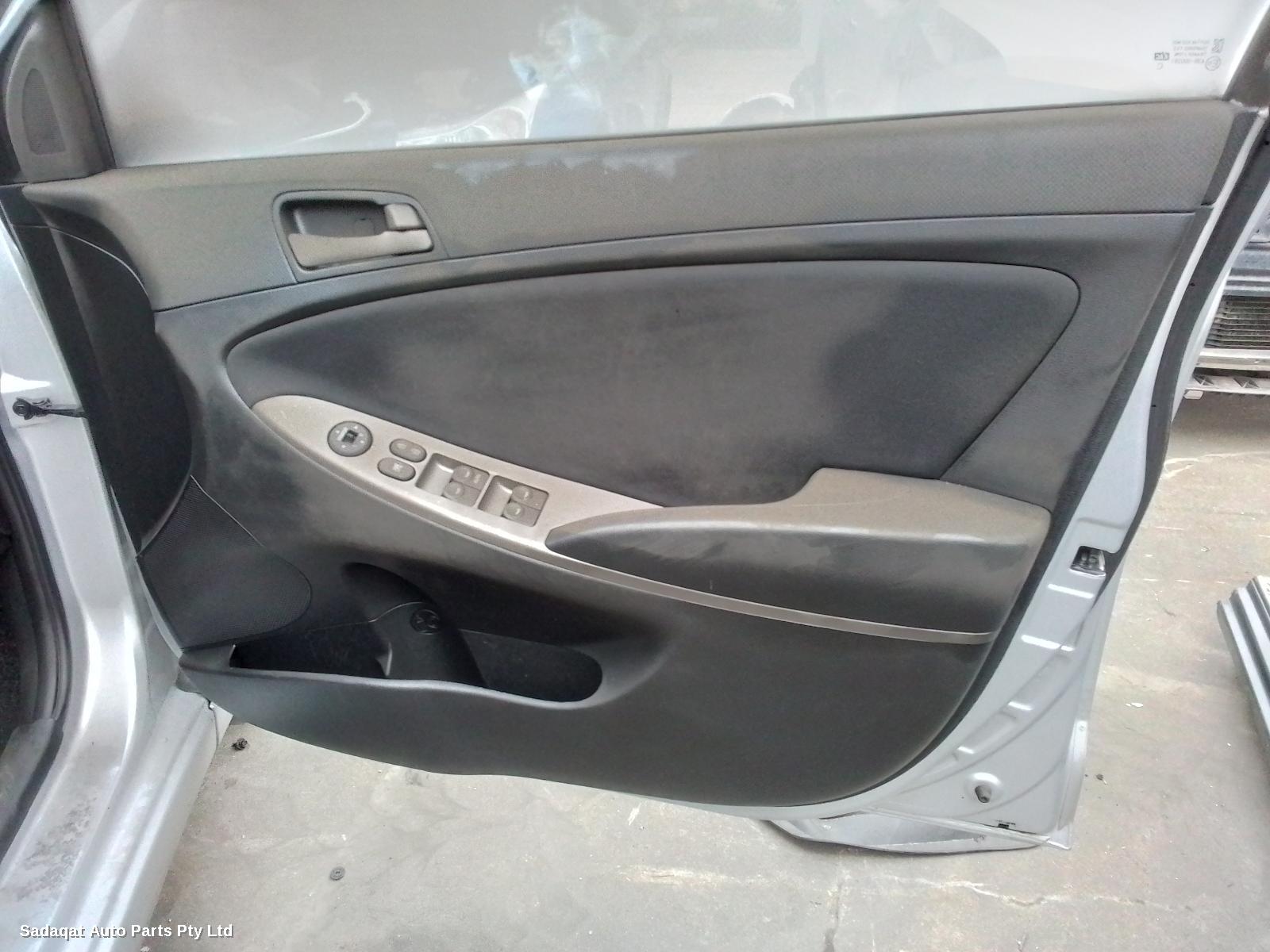 Hyundai Accent Right Guard